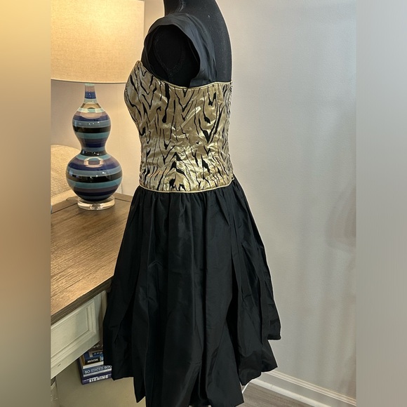 Gold Metallic & Black Party Dress - Size 12 - Picture 6 of 16